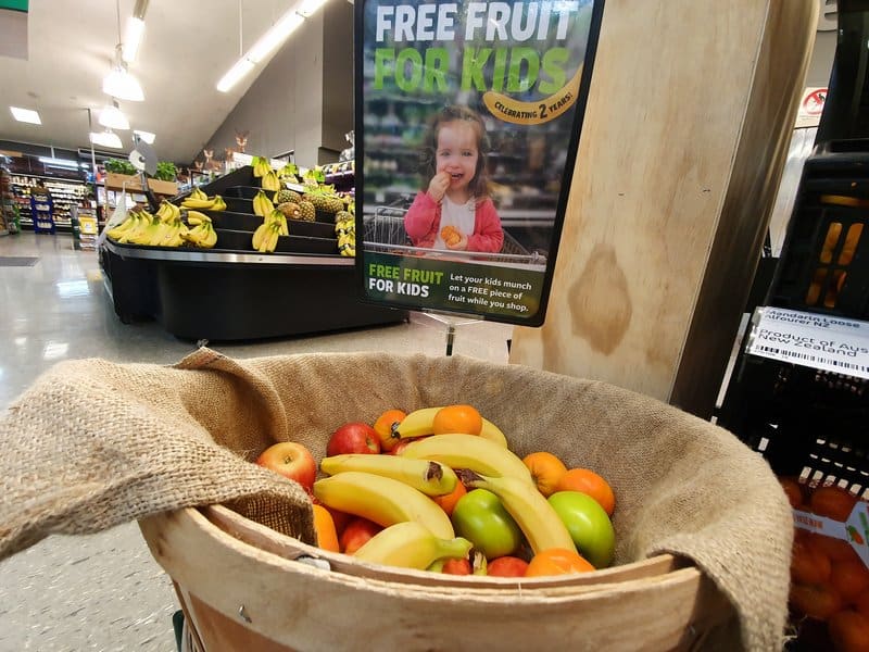 fruit in a bowl for kids which they can eat free