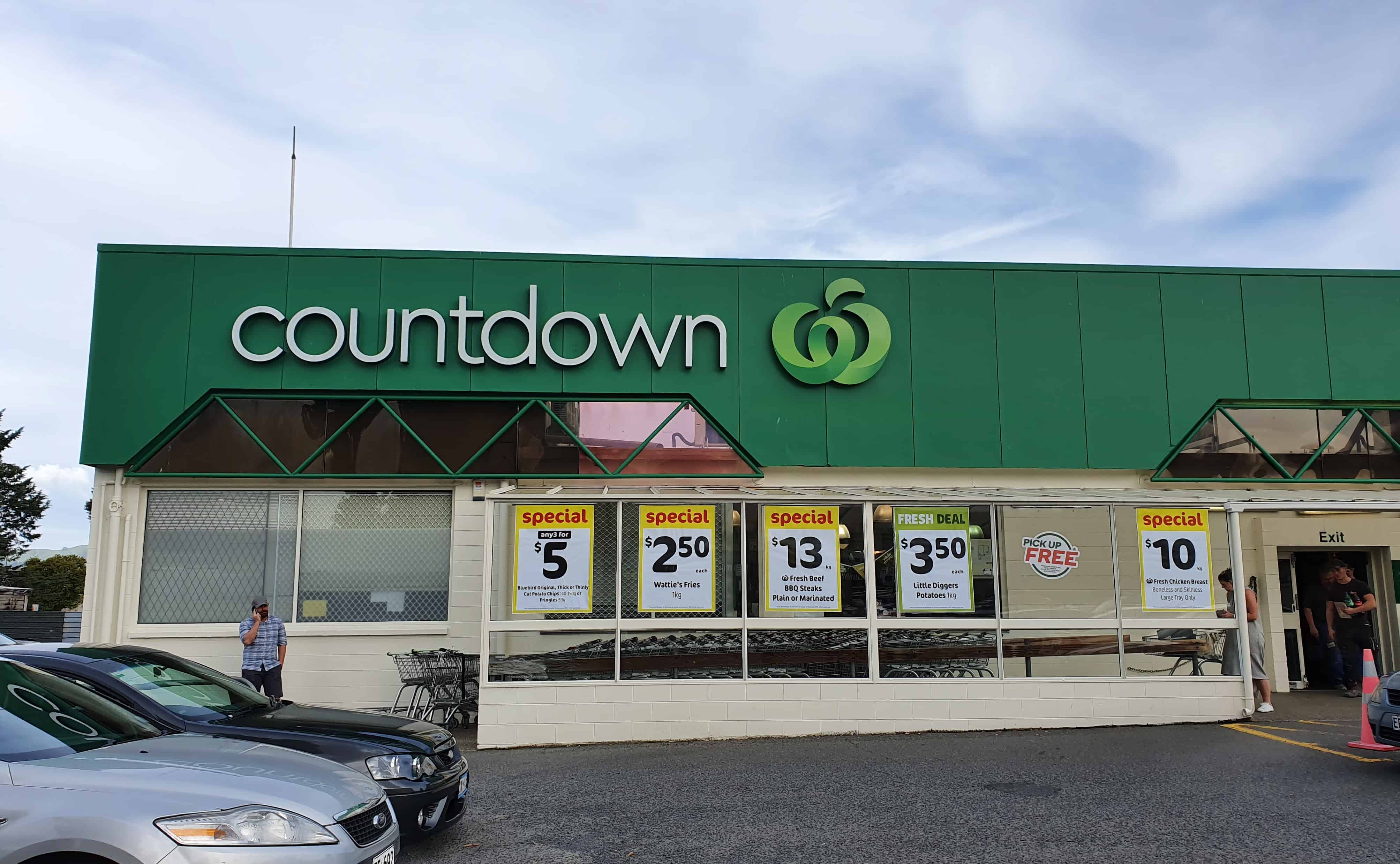 photo from outside a countdown supermarket in matamata