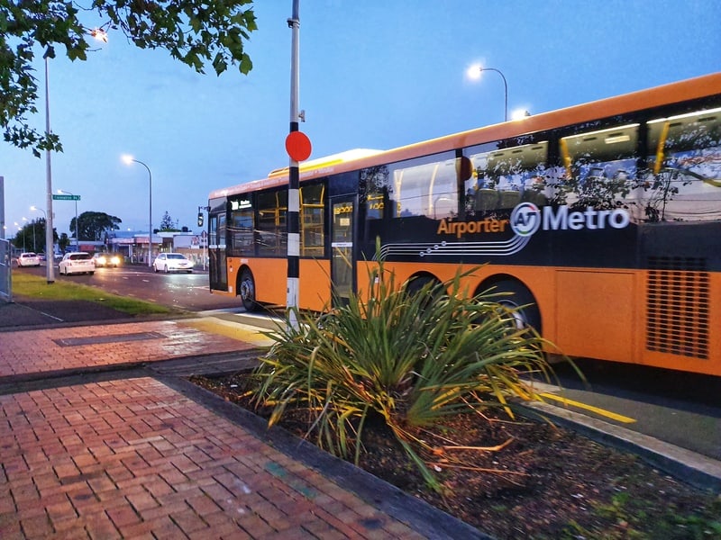 the airporter bus at papatoetoe