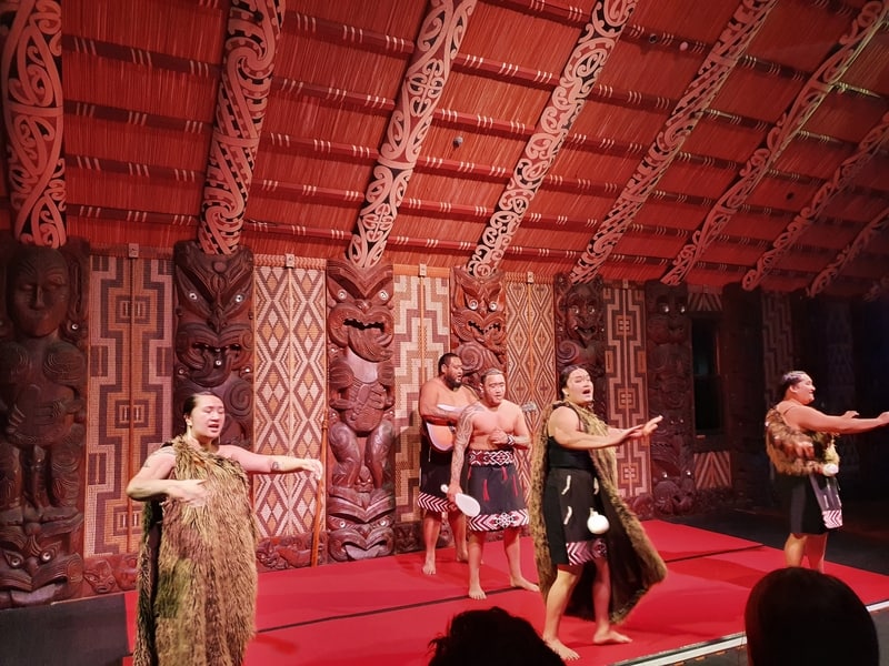 maori people performing traditional routiens