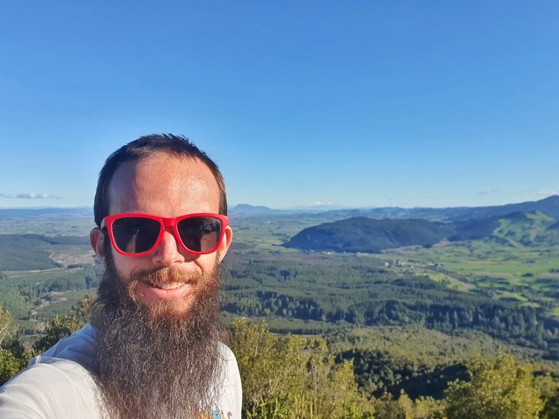 rainbow mountain selfie