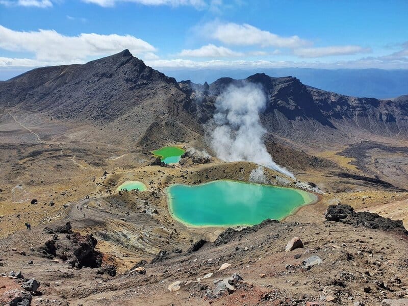 tongariro alpine crossing emerald lakes is one of the hike on most people hiking in New Zealand bucket list