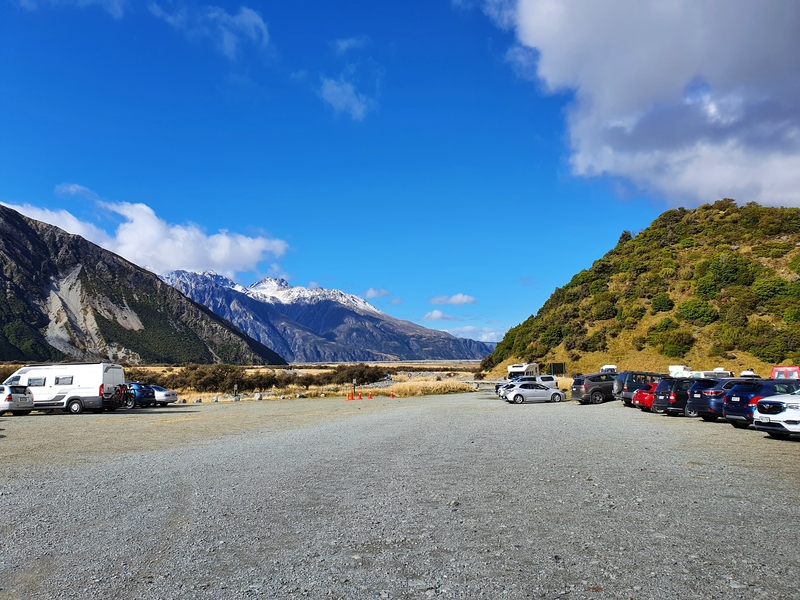 mount cook car park for mueller hut and hooker valley hikes