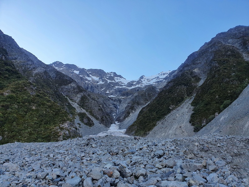 small glacier on the ball hut route