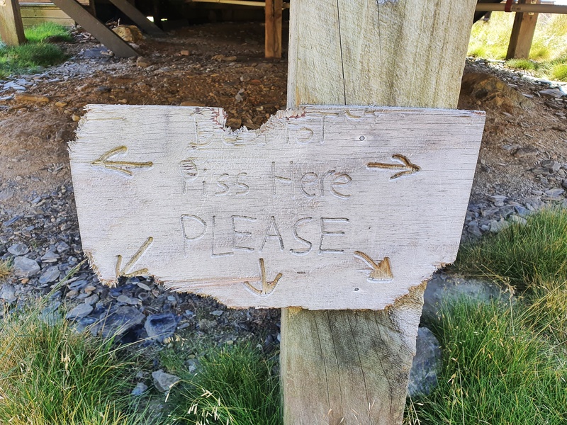 do not pee sign