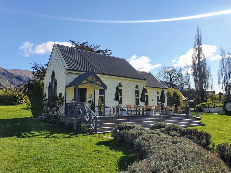 the cargo brewery and restaurant in gibbston valley