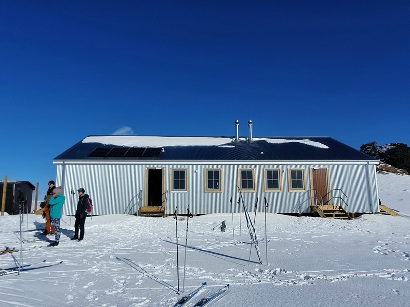 musterers hut snow farm nz
