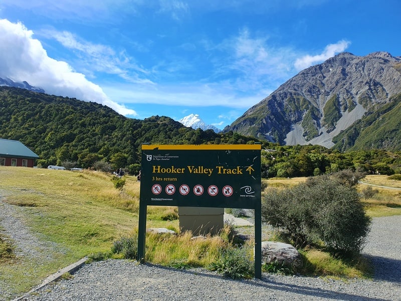 hooker valley track sign