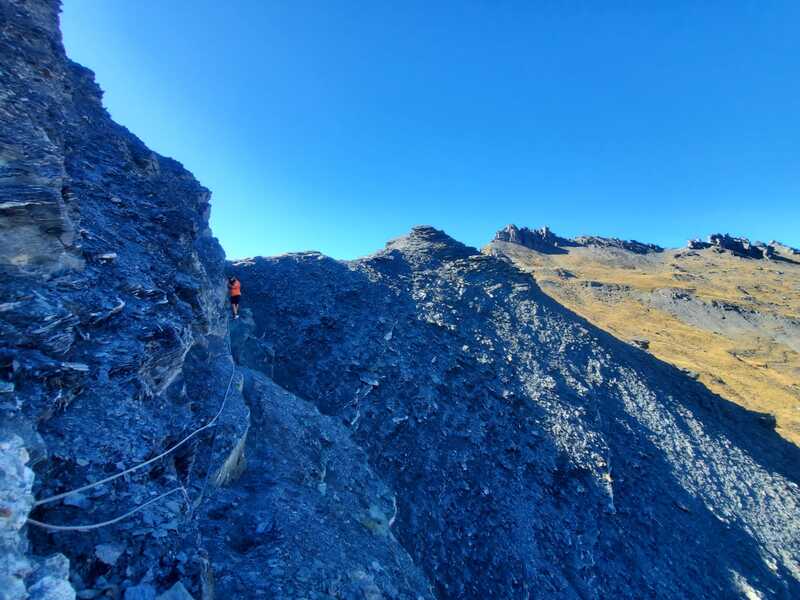 traverse on the way to Black Peak with rope