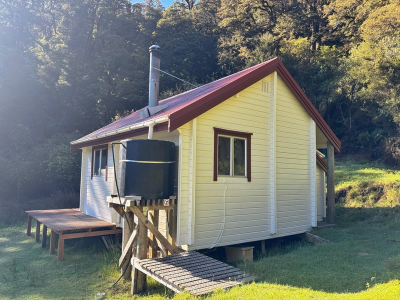 maori saddle hut