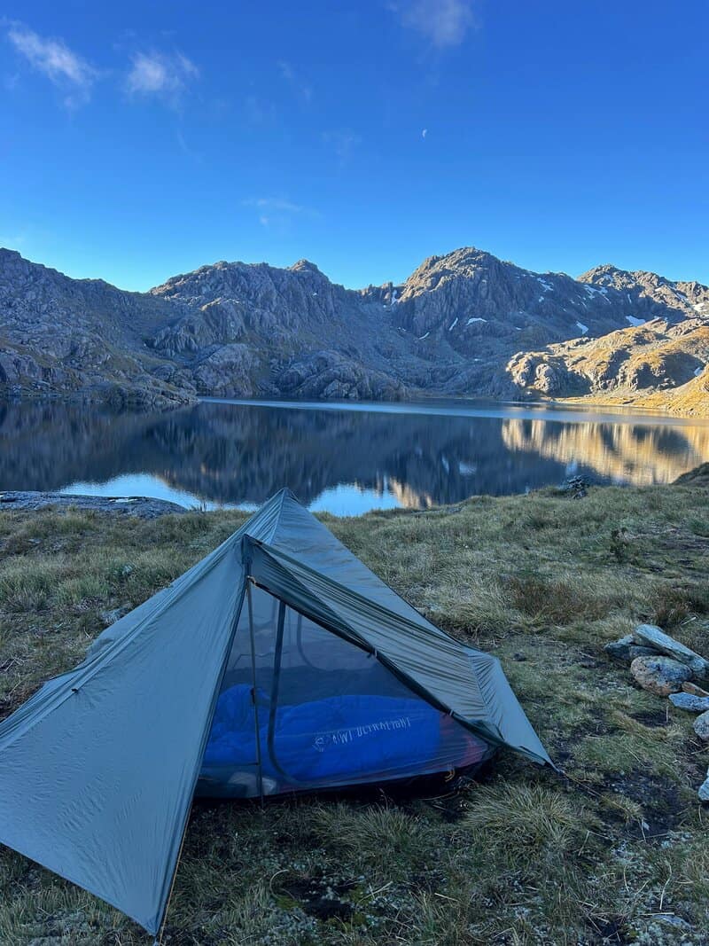 kiwi ultralight quilt on the tent
