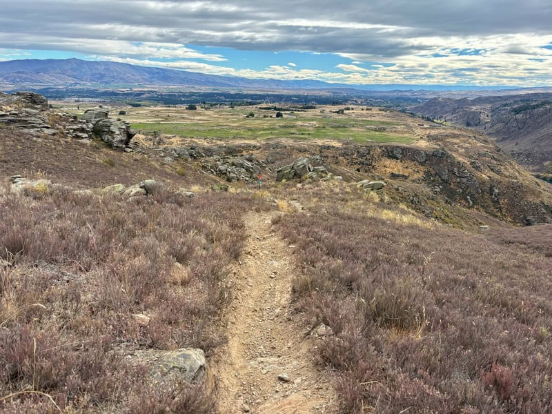rocky basin view track in flat top hill conservation area