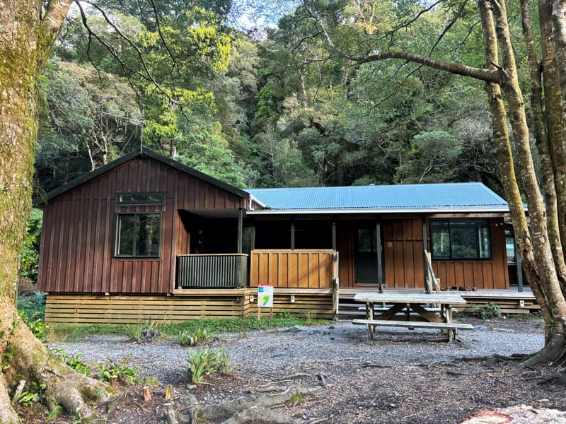 atiwhakatu hut
